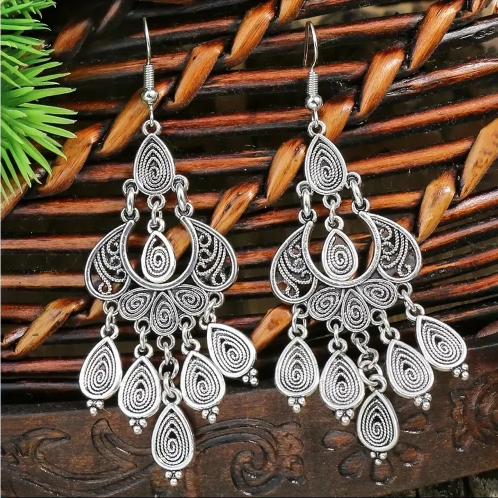 Exquisite Vintage Style Chandelier Earrings‎ Retro Inspired Silver Tribal Design
